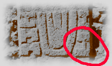 Invertiertes H-Zeichen auf dem Gürtel auf der Vorderseite von Pfeiler 18 in Göbekli Tepe